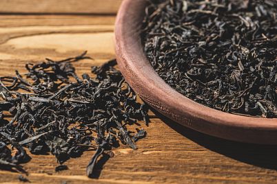 Černý čaj jako tajná zbraň proti špíně, mastnotě a zápachu